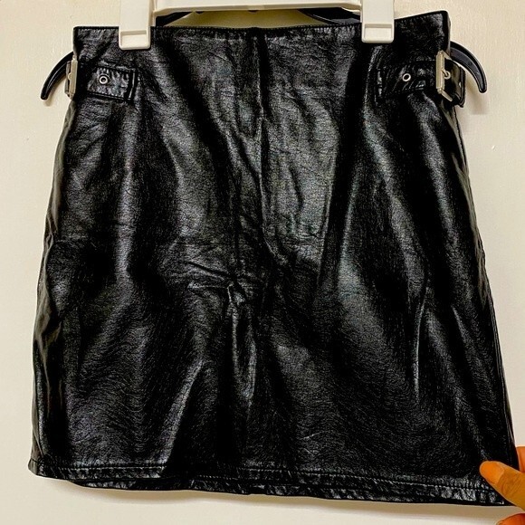 H&M Divided Faux Leather Side Buckle Mini Skirt-Size 8 - Picture 2 of 9